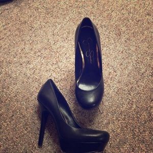 Jessica Simpson black pumps size 6. Never worn.